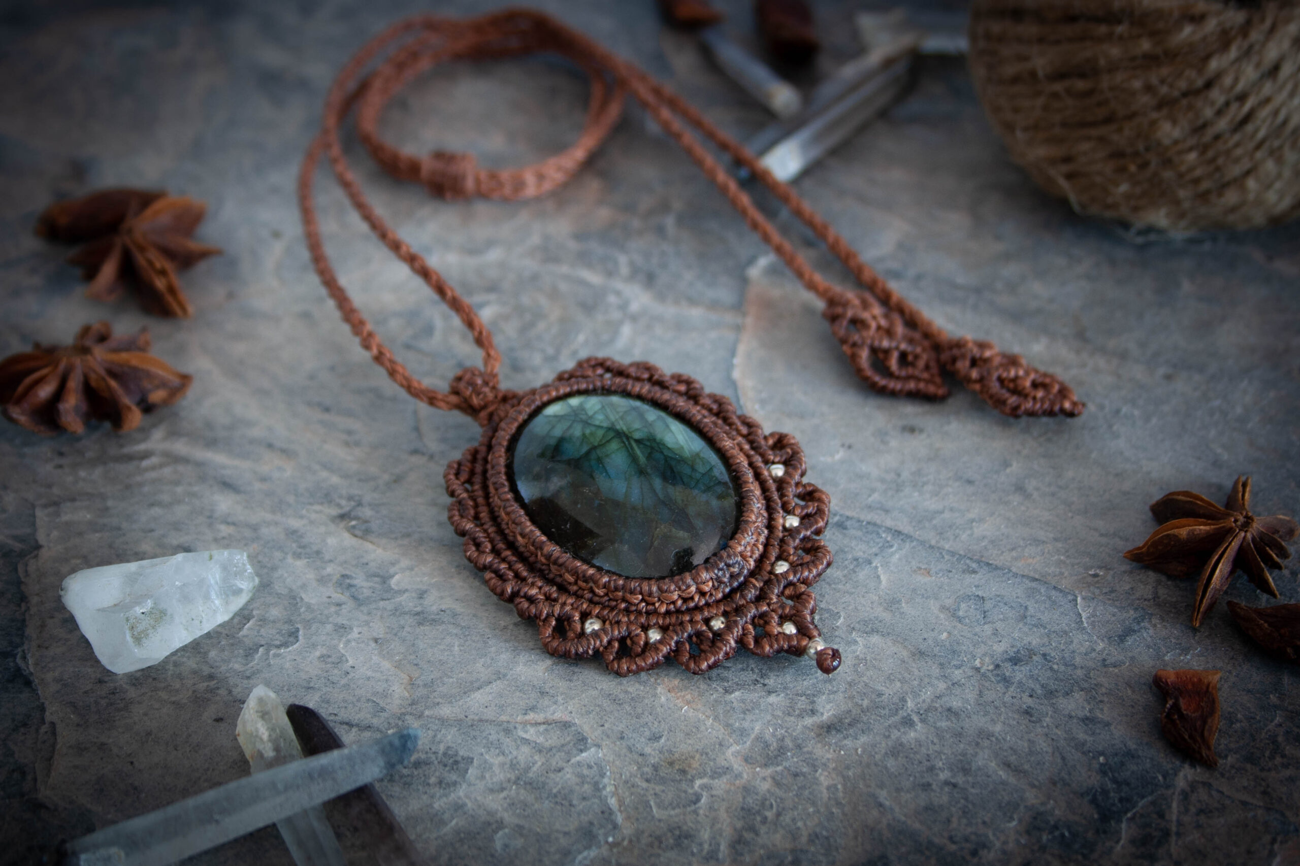 Collar Flor Marrón Labradorita - Imagen 3